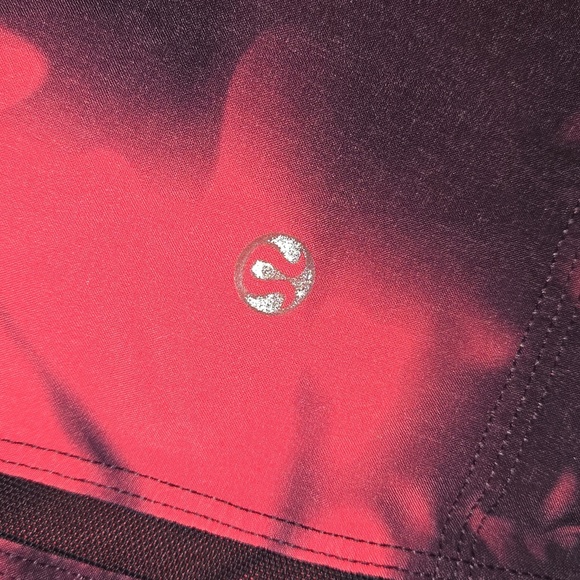 Lululemon Men's Pace Breaker Shorts Black/Pink Size XL - Picture 8 of 10